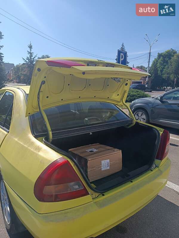 Седан Mitsubishi Lancer 1996 в Кременчуці