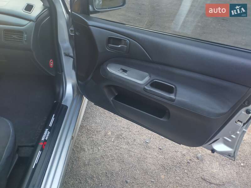 Седан Mitsubishi Lancer 2006 в Виннице