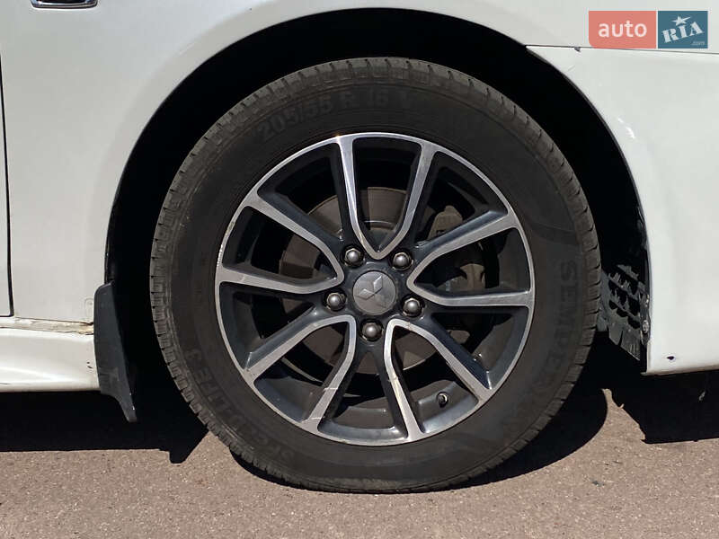 Седан Mitsubishi Lancer 2016 в Киеве
