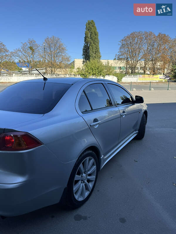 Седан Mitsubishi Lancer 2010 в Киеве