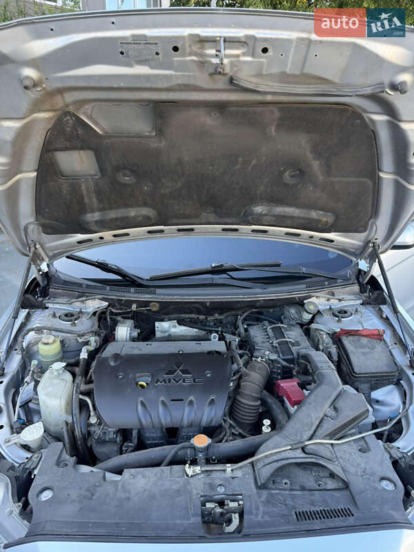 Седан Mitsubishi Lancer 2010 в Киеве