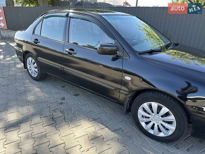 Седан Mitsubishi Lancer 2004 в Львові