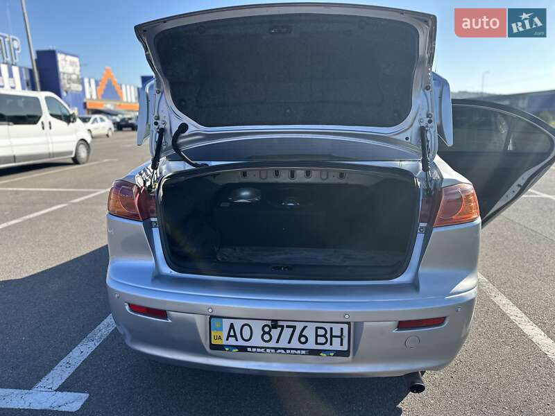 Седан Mitsubishi Lancer 2008 в Мукачево