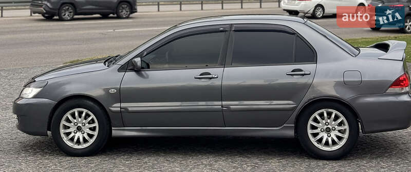 Седан Mitsubishi Lancer 2005 в Днепре
