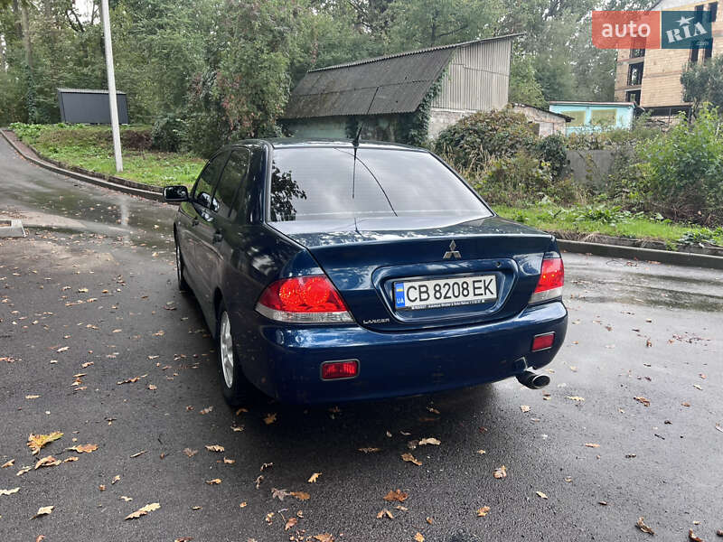 Седан Mitsubishi Lancer 2004 в Киеве