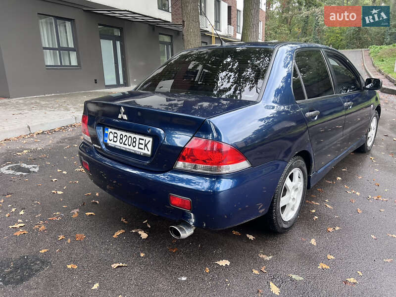 Седан Mitsubishi Lancer 2004 в Киеве