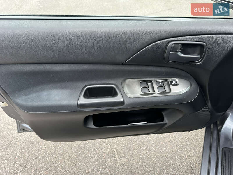 Седан Mitsubishi Lancer 2009 в Киеве