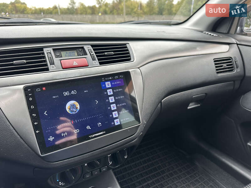 Седан Mitsubishi Lancer 2009 в Киеве