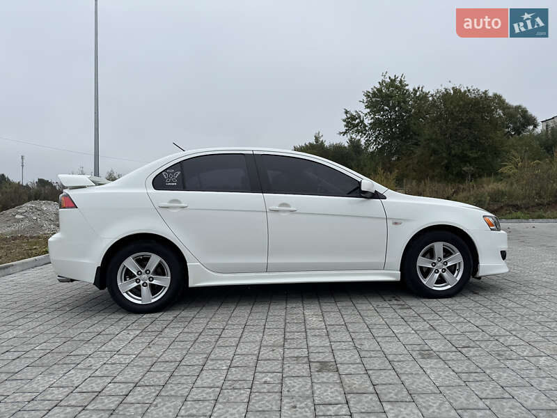 Седан Mitsubishi Lancer 2009 в Львове