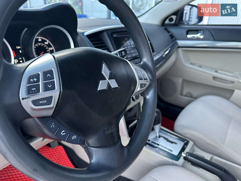 Седан Mitsubishi Lancer 2015 в Сарнах