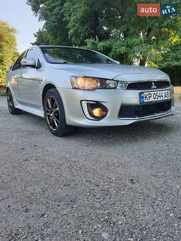 Седан Mitsubishi Lancer 2016 в Запорожье