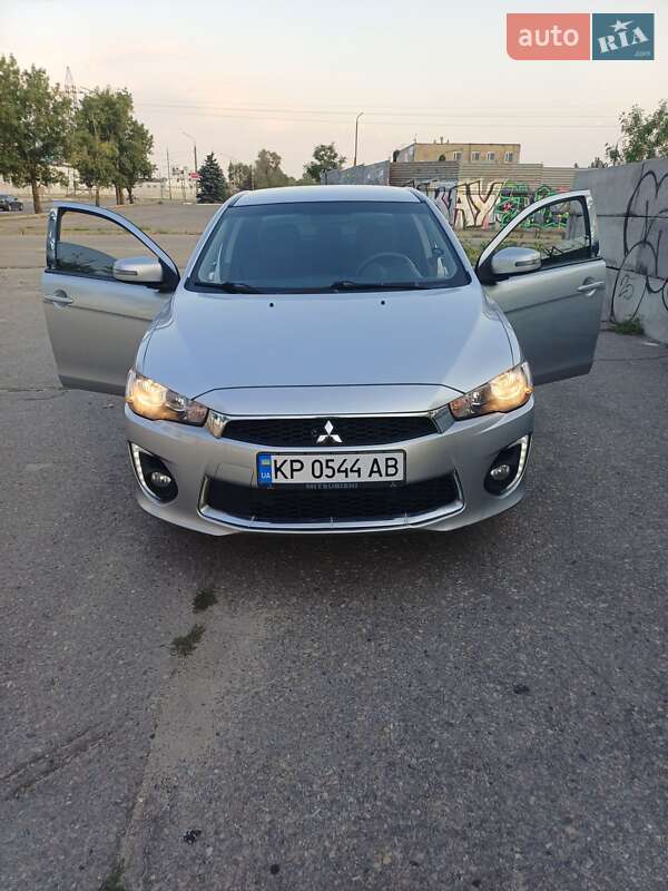 Седан Mitsubishi Lancer 2016 в Запорожье