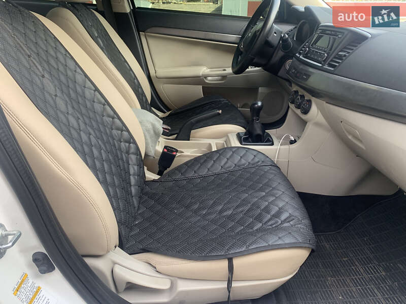 Седан Mitsubishi Lancer 2014 в Валках