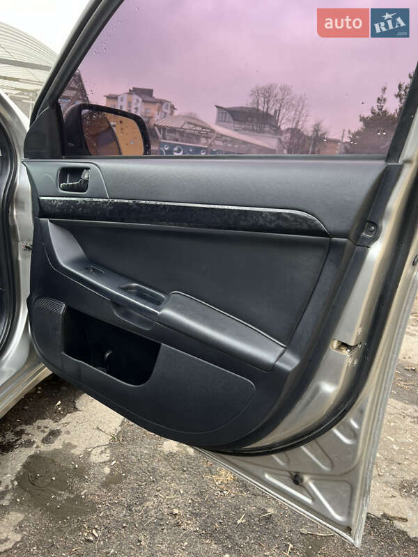 Седан Mitsubishi Lancer 2012 в Виннице