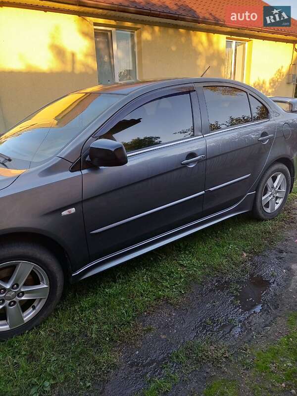 Седан Mitsubishi Lancer 2008 в Згуровке