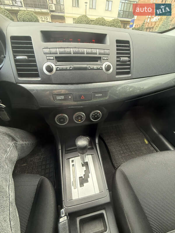 Седан Mitsubishi Lancer 2008 в Обухове