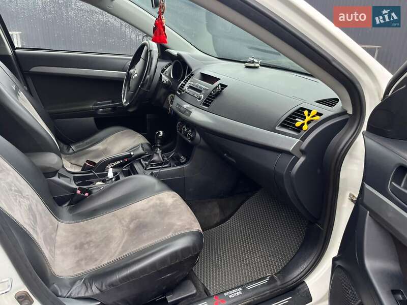 Хетчбек Mitsubishi Lancer 2011 в Сколе