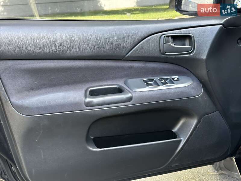 Седан Mitsubishi Lancer 2006 в Ахтырке