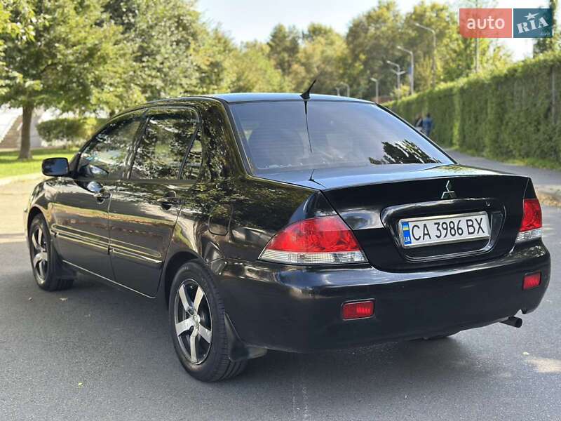 Седан Mitsubishi Lancer 2006 в Ахтырке