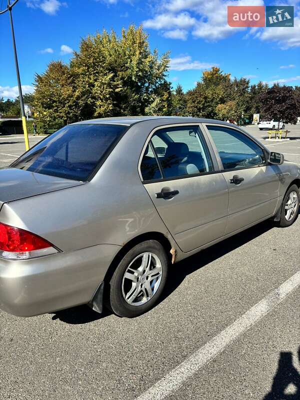 Седан Mitsubishi Lancer 2004 в Броварах