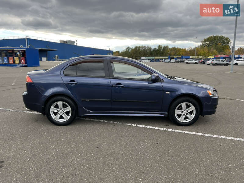 Седан Mitsubishi Lancer 2008 в Киеве