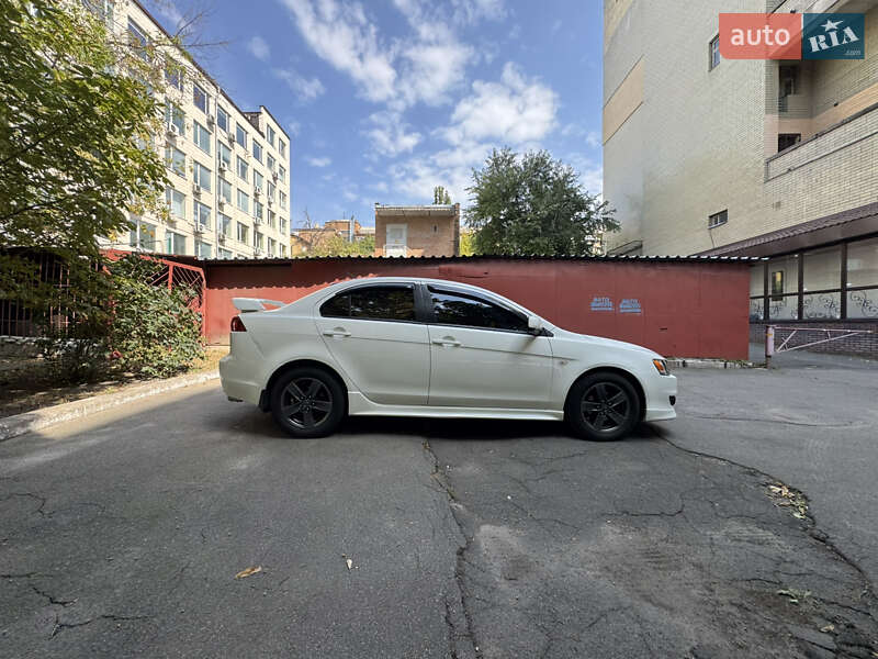 Седан Mitsubishi Lancer 2007 в Киеве