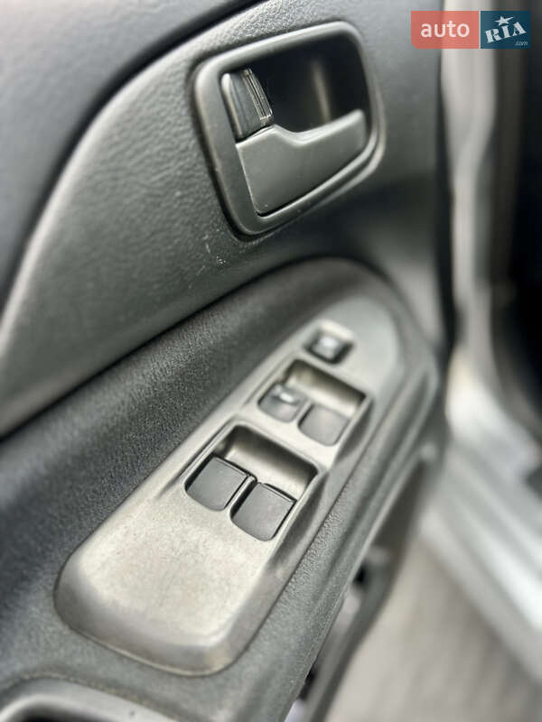 Седан Mitsubishi Lancer 2006 в Львове