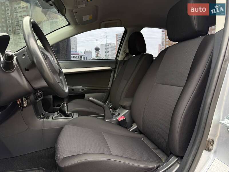 Седан Mitsubishi Lancer 2008 в Киеве