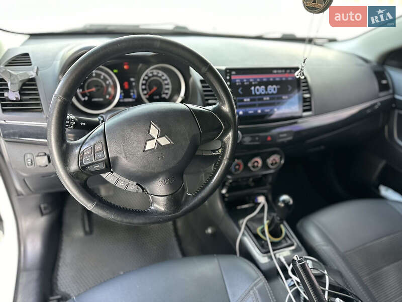 Седан Mitsubishi Lancer 2012 в Звягелі