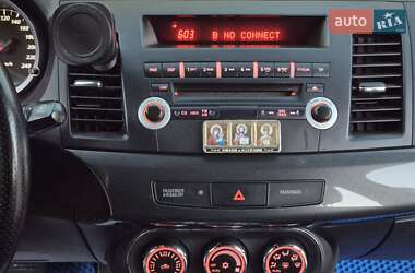 Седан Mitsubishi Lancer 2011 в  фото 25 Седан Mitsubishi Lancer 2011 в