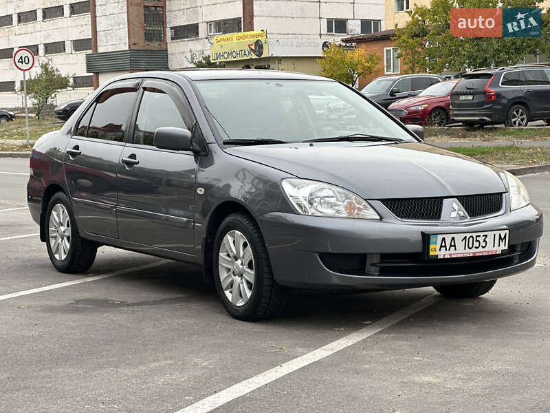 Седан Mitsubishi Lancer 2009 в Киеве