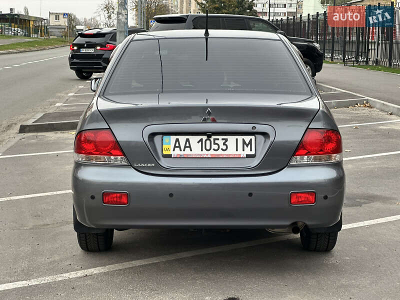 Седан Mitsubishi Lancer 2009 в Киеве