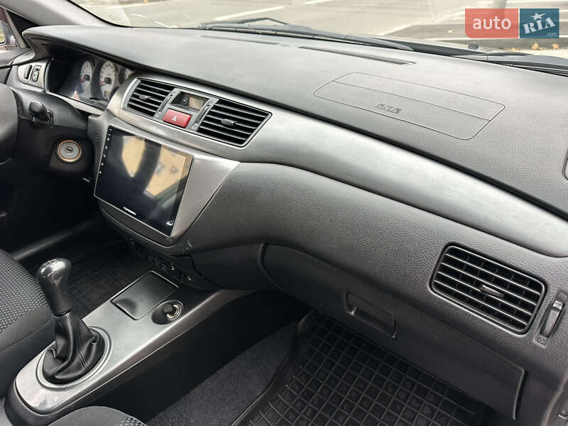 Седан Mitsubishi Lancer 2009 в Киеве