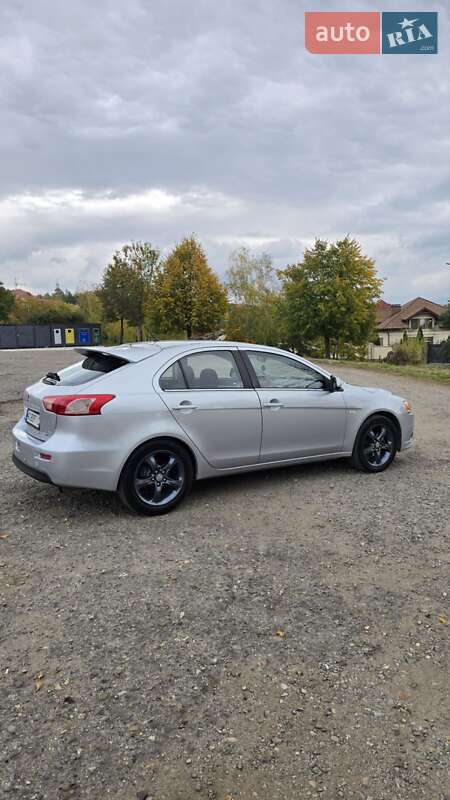 Хэтчбек Mitsubishi Lancer 2011 в Ужгороде