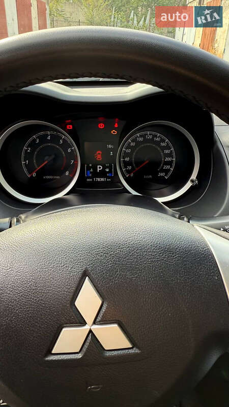 Седан Mitsubishi Lancer 2013 в Днепре