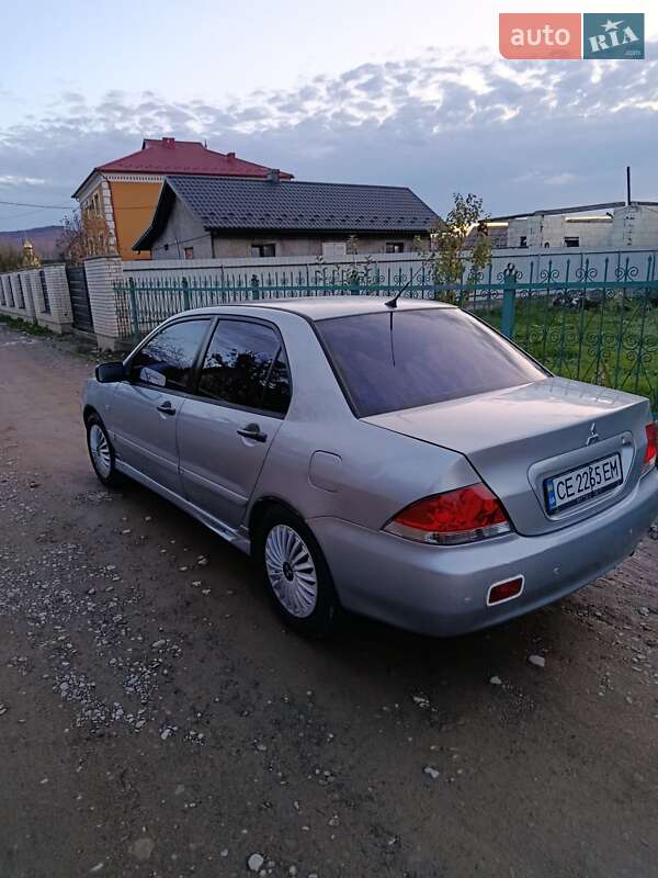 Седан Mitsubishi Lancer 2004 в Черновцах