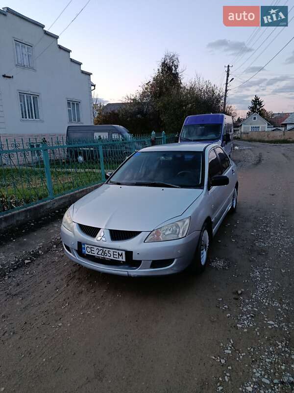 Седан Mitsubishi Lancer 2004 в Черновцах