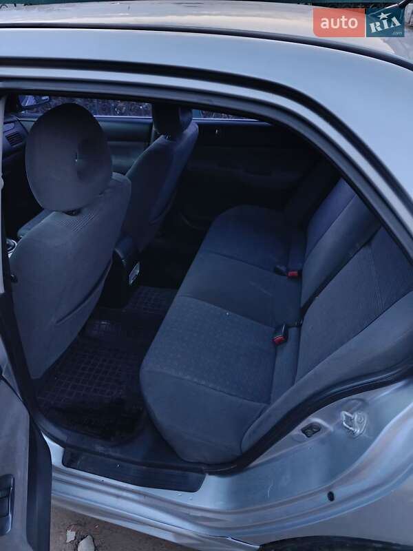 Седан Mitsubishi Lancer 2004 в Черновцах