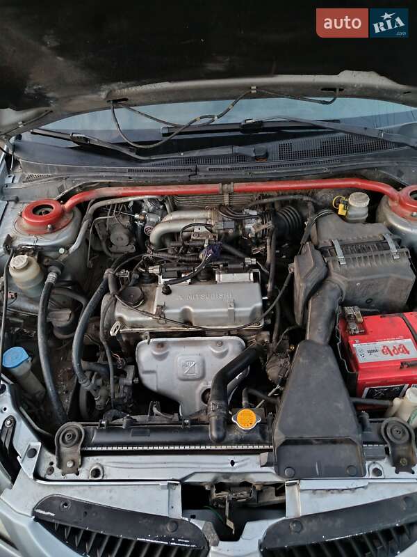 Седан Mitsubishi Lancer 2004 в Черновцах