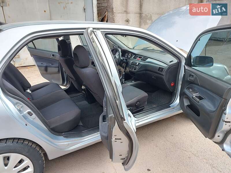 Седан Mitsubishi Lancer 2006 в Києві
