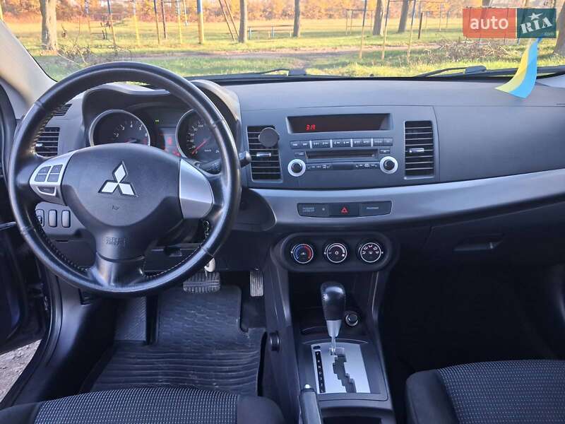 Седан Mitsubishi Lancer 2010 в Черновцах