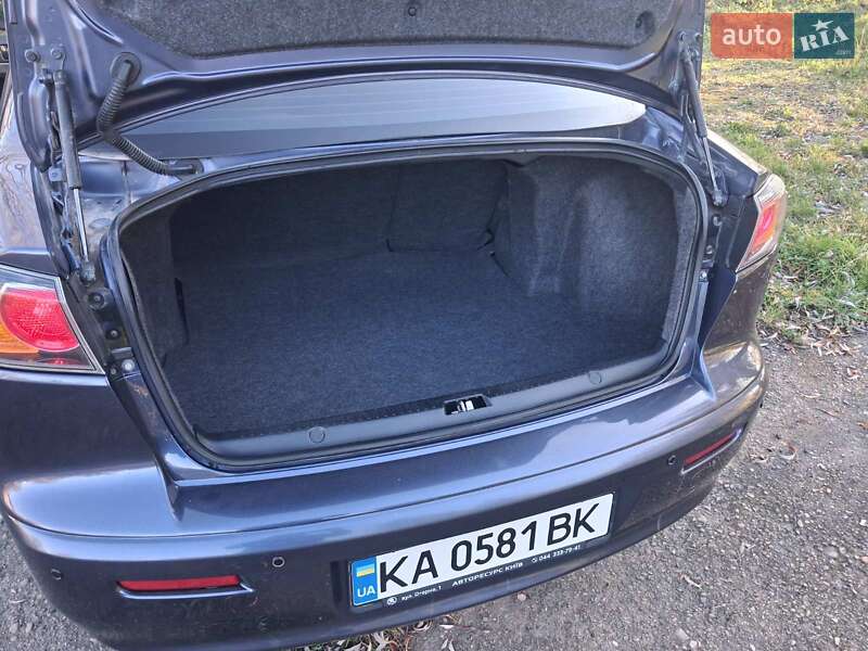 Седан Mitsubishi Lancer 2010 в Черновцах