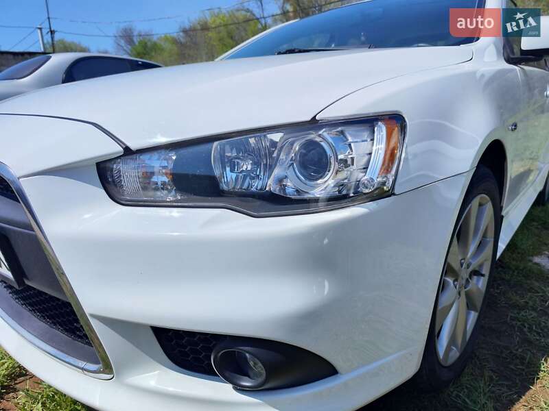 Седан Mitsubishi Lancer 2015 в Запоріжжі