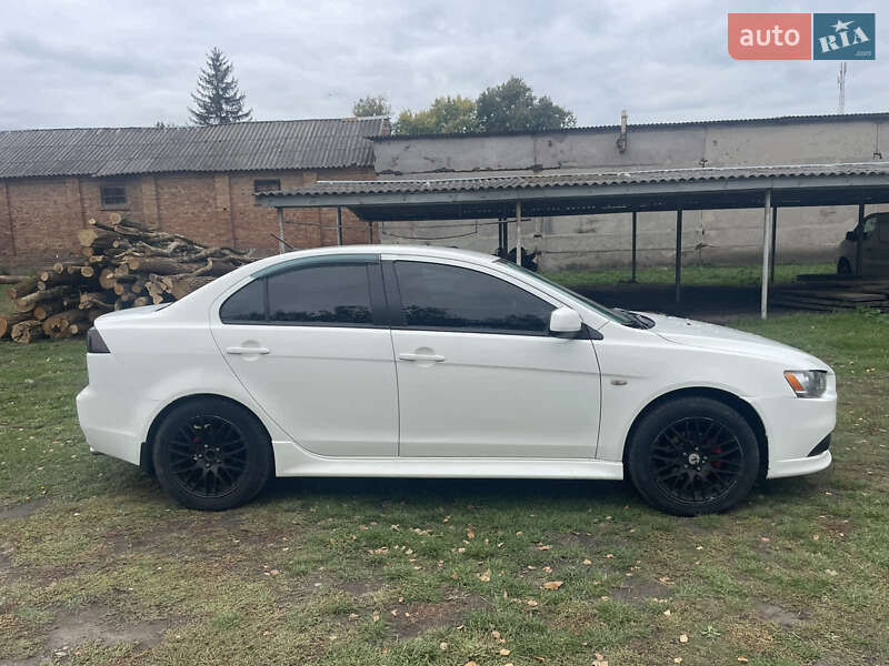 Седан Mitsubishi Lancer 2013 в Львове