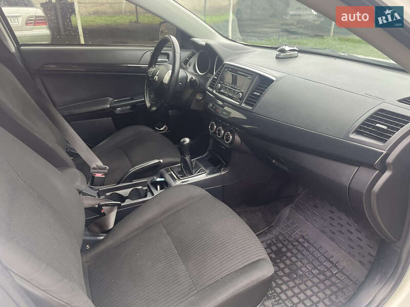 Седан Mitsubishi Lancer 2013 в Львове