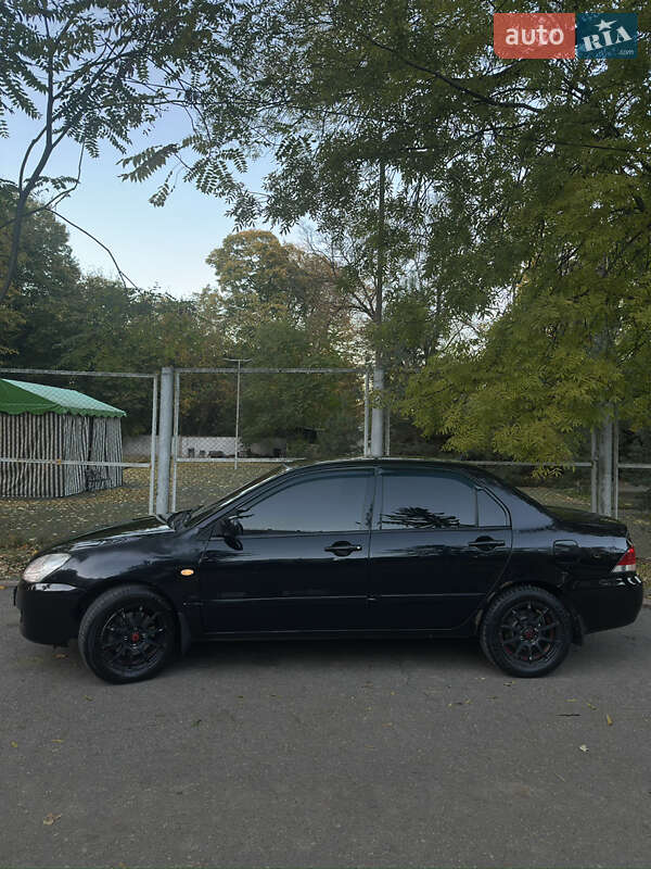 Седан Mitsubishi Lancer 2006 в Черновцах