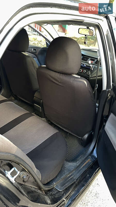 Седан Mitsubishi Lancer 2005 в Львове фото 8 Седан Mitsubishi Lancer 2005 в Львове