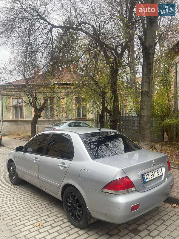 Седан Mitsubishi Lancer 2005 в Черновцах
