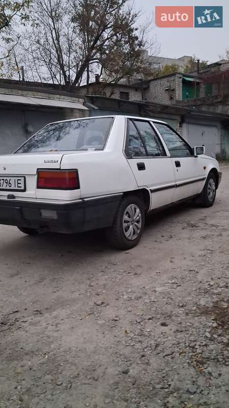 Седан Mitsubishi Lancer 1988 в Світловодську фото 2 Седан Mitsubishi Lancer 1988 в Світловодську