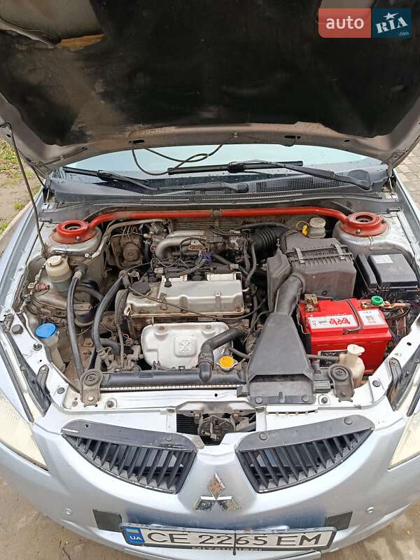 Седан Mitsubishi Lancer 2004 в Черновцах